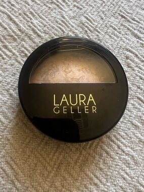 Laura Geller Baked Balance and Brighten Foundation in Medium